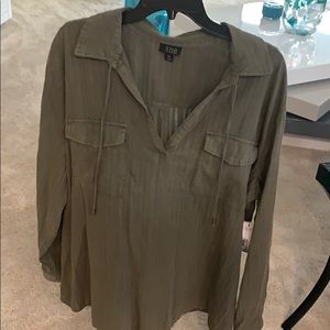 TRENDY GREEN PULLOVER TOP GREAT W/JEANS